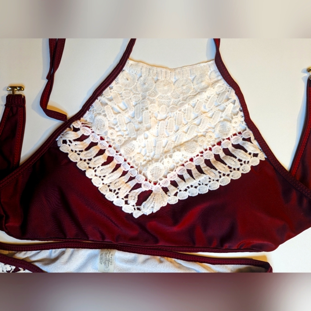 Faux crochet bikini top and bottom bet size medium/large